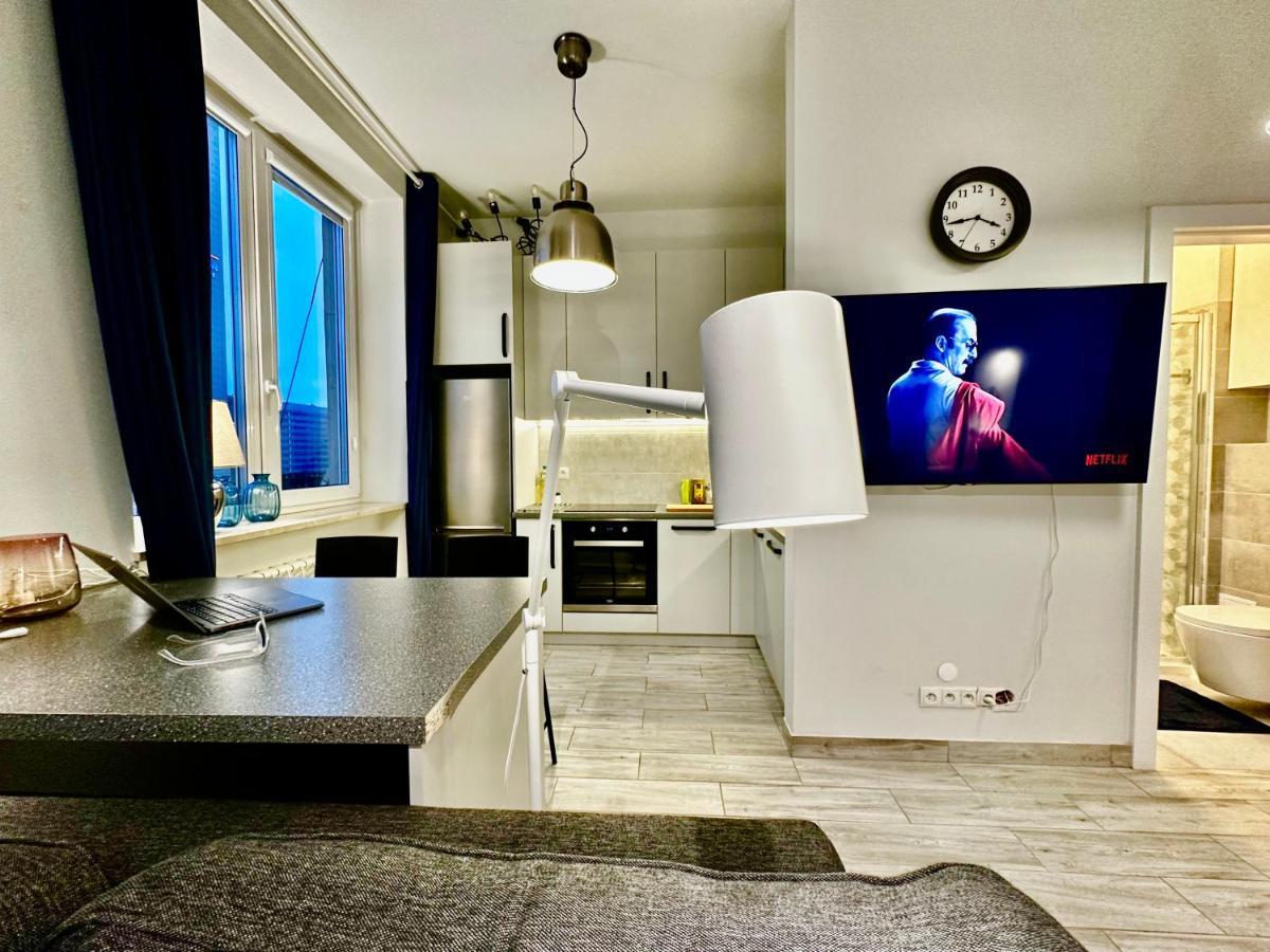 Super Forum 2 Metro Fast Wifi Netflix, Hbo, Appletv Warszawa Exteriör bild